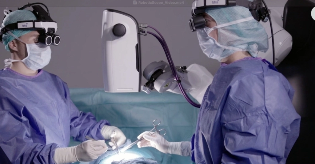 Τώρα και στην Ελλάδα το πρωτοποριακό ρομποτικό χειρουργικό μικροσκόπιο RoboticScope που αλλάζει τα δεδομένα στη Χειρουργική